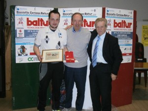 Luca Ricci alla sinistra della foto, Enrico Fava sponsor e grande appasionato del gioco delle bocce e Carlo Balboni Presidente della Bocciofila Centese!