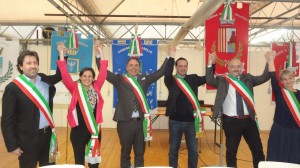 A conclusione del Consiglio Comunale Congiunto; la olà dei Sindaci dell' Alto Ferrarese con compongono l'unione !