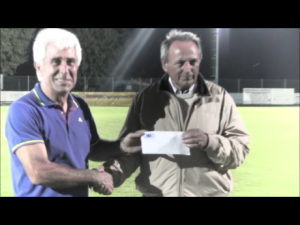 Marco Balboni di Anteas riceve la donazione dalle mani del presidente regionale FCGI dilettanti