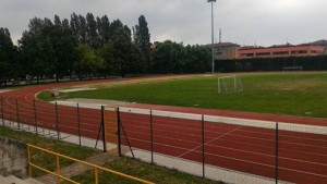 pista di atletica nel centro sportivo di santa liberata  nuova di zecca dopo i danni del terremoto 