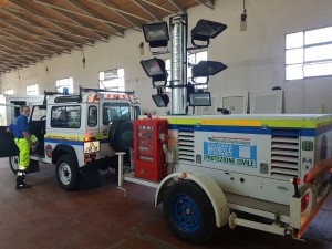 i mezzi della protezione civile in partenza destinazione zone terremota del centro italia unita fotoelettrica 