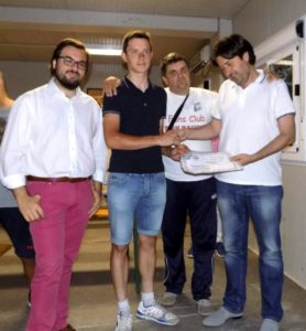 nella foto ivan balykin al velodromo di cento nel mese di giugno ospite del suo fans club premiato dal sindaco di cento eletto da pochi giorni 