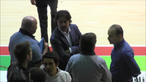 pubblico numeroso al palazzetto centese con il sindaco fabrizio toselli in prima linea come aveva promeso 