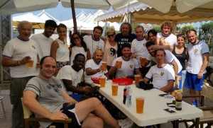 il gruppo a pranzo con mogli, fidanzate e figli al seguito come una grande famiglia