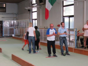 un momento di gioco con i ragazzi diversamente abili impegnati ad andare a conquistare i punti necessari per la vittoria