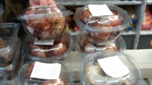 cipolle cotte pronte alluso sulla tavole dei clienti: prodotto molto richiesto perchè, dopo una scaldatina nel microonde le cipolle sono pronte per il nostro piatto !