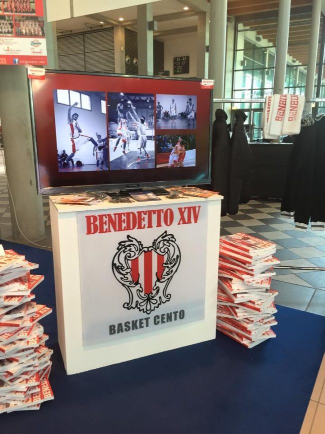 stand fiera; uno stand dove si riconosce Cento 1