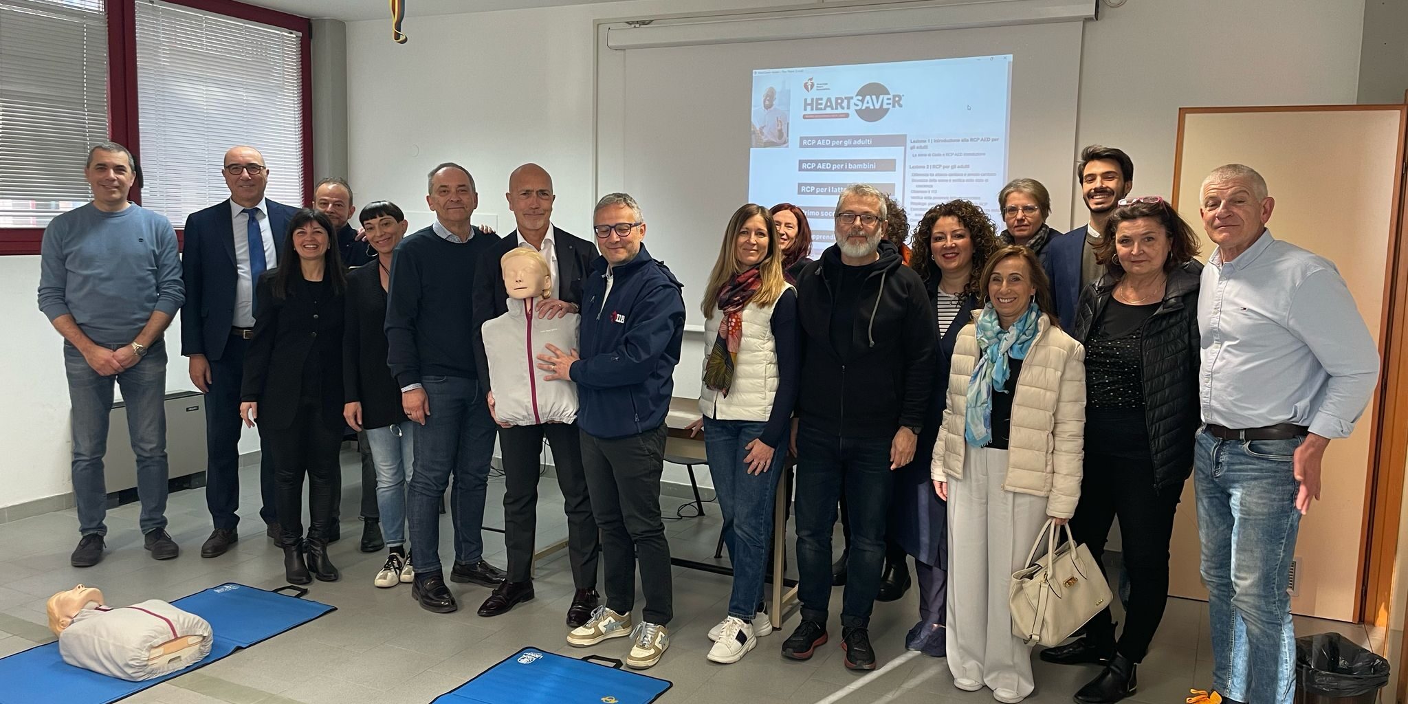 AUSLFE_OSPFE.Donazione defibrillatore e corso Prefettura